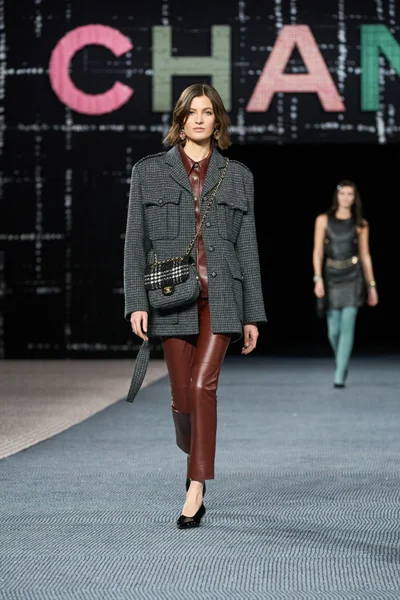 Look 50